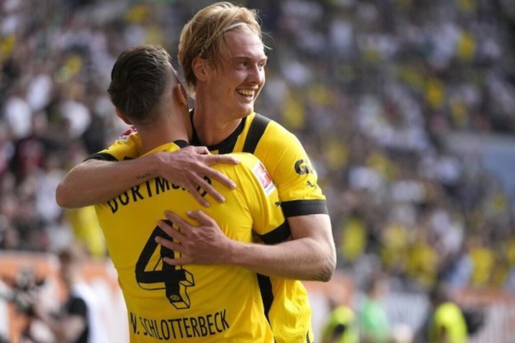 Hai cầu thủ của Borussia Dortmund, Nico Schlotterbeck và Julian Brandt